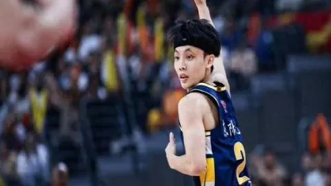 双胞胎父母如何巧妙平衡？笑谈家长心声，唯有深情共鸣！